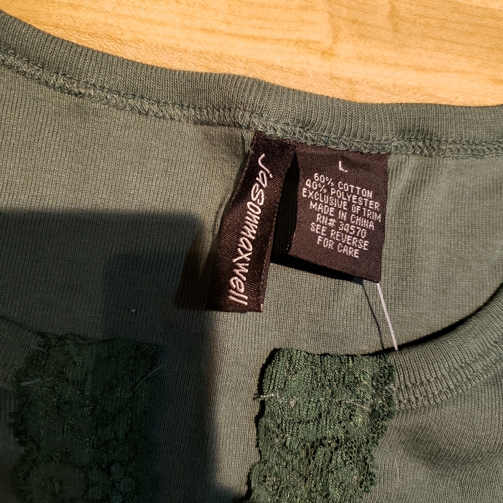 Women's Top - Picture 2 of 3
